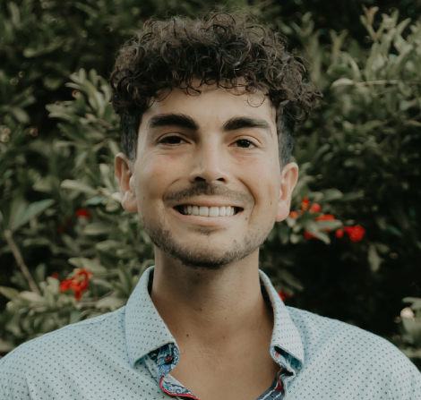 Finn Israel Headshot